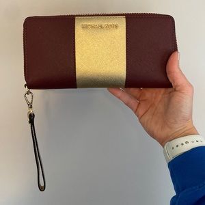 Michael Kors wristlet